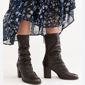 NEW Journee Collection Black mid calf faux leather slouchy boots zip back 8.5